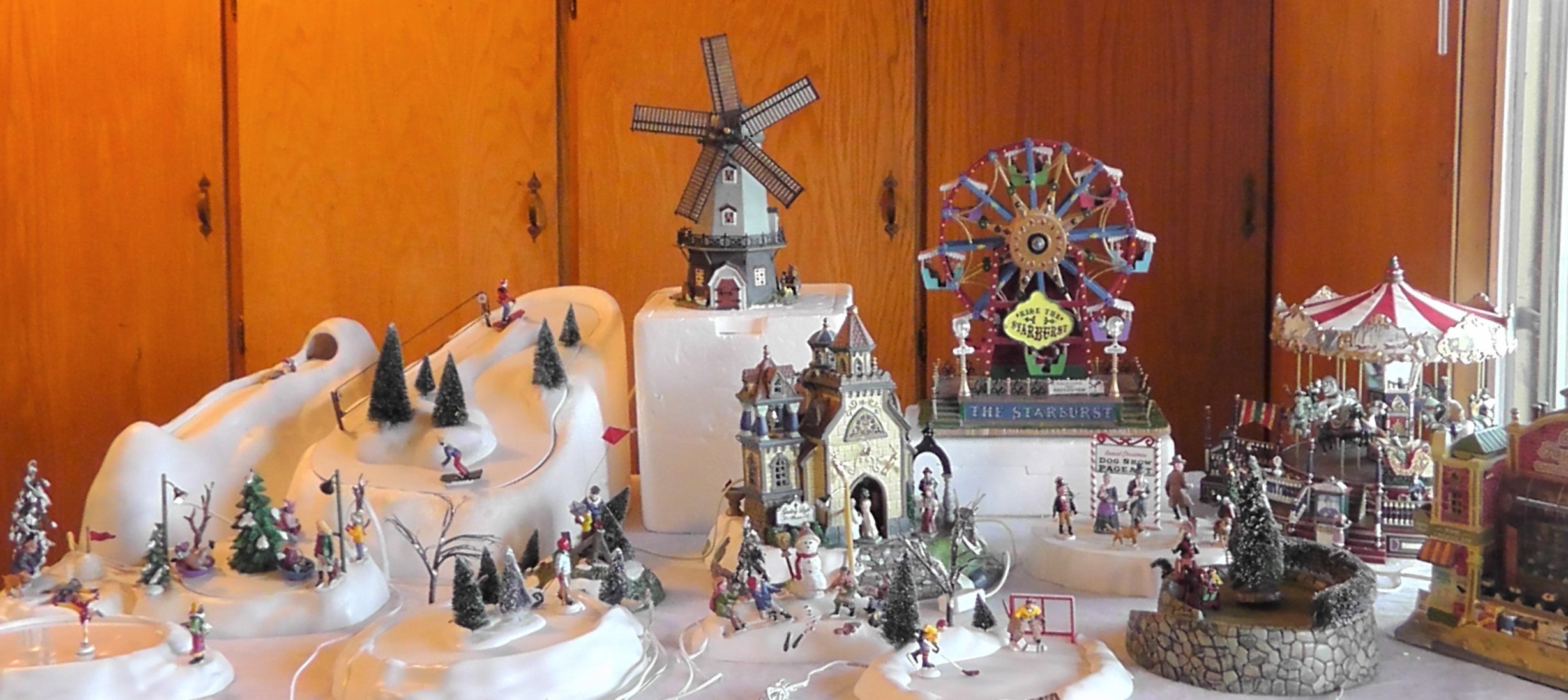 Animated Complete Christmas Village-image